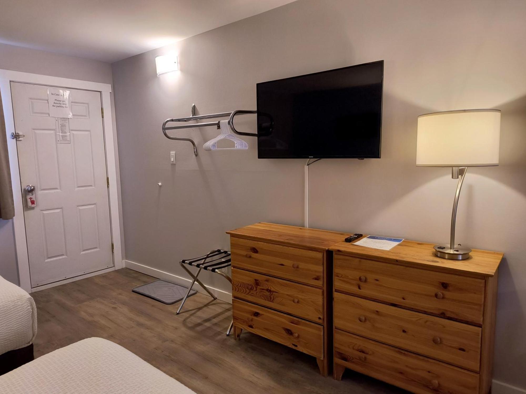 Fireweed Motel Смитерс Экстерьер фото