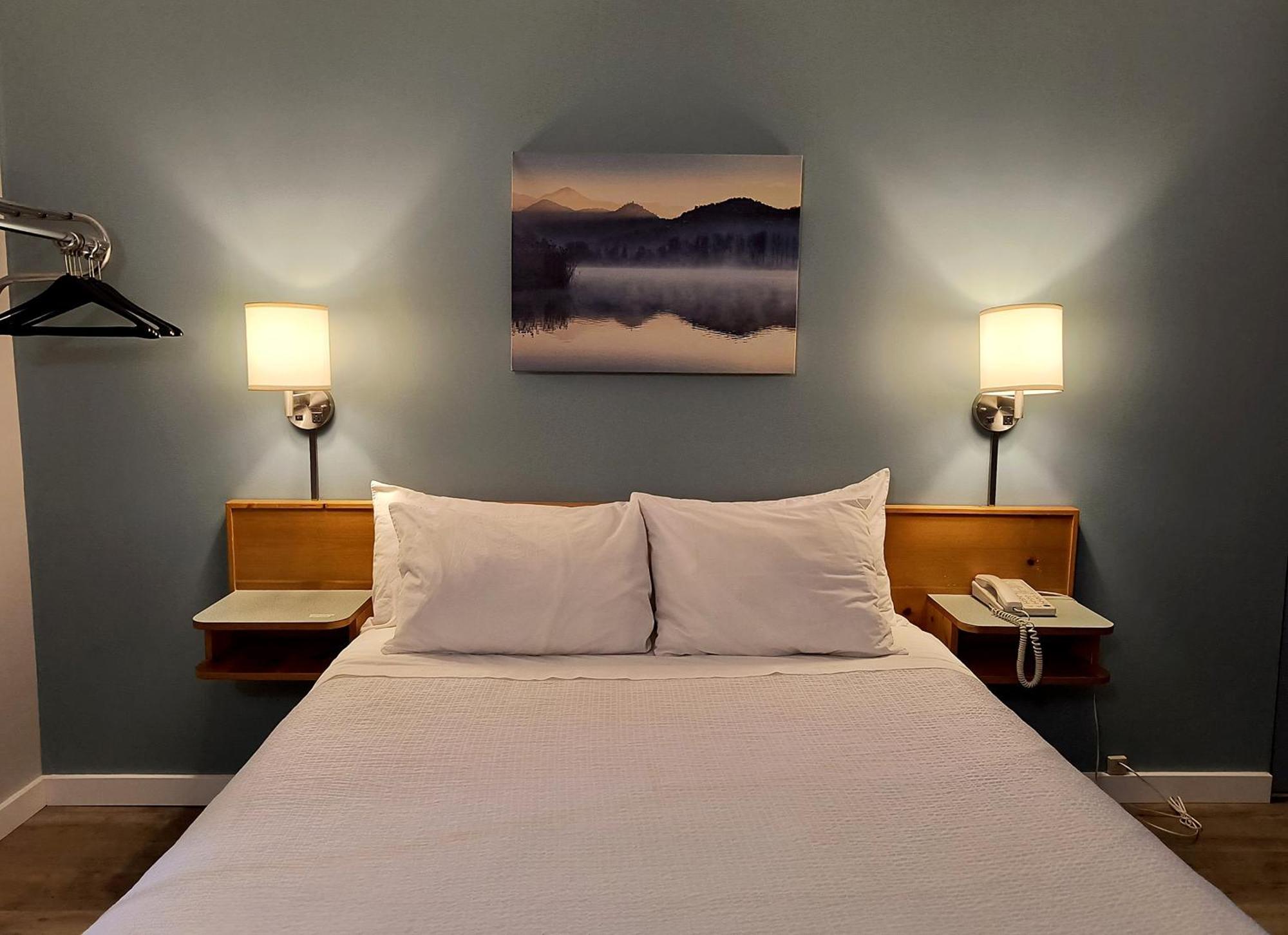 Fireweed Motel Смитерс Экстерьер фото