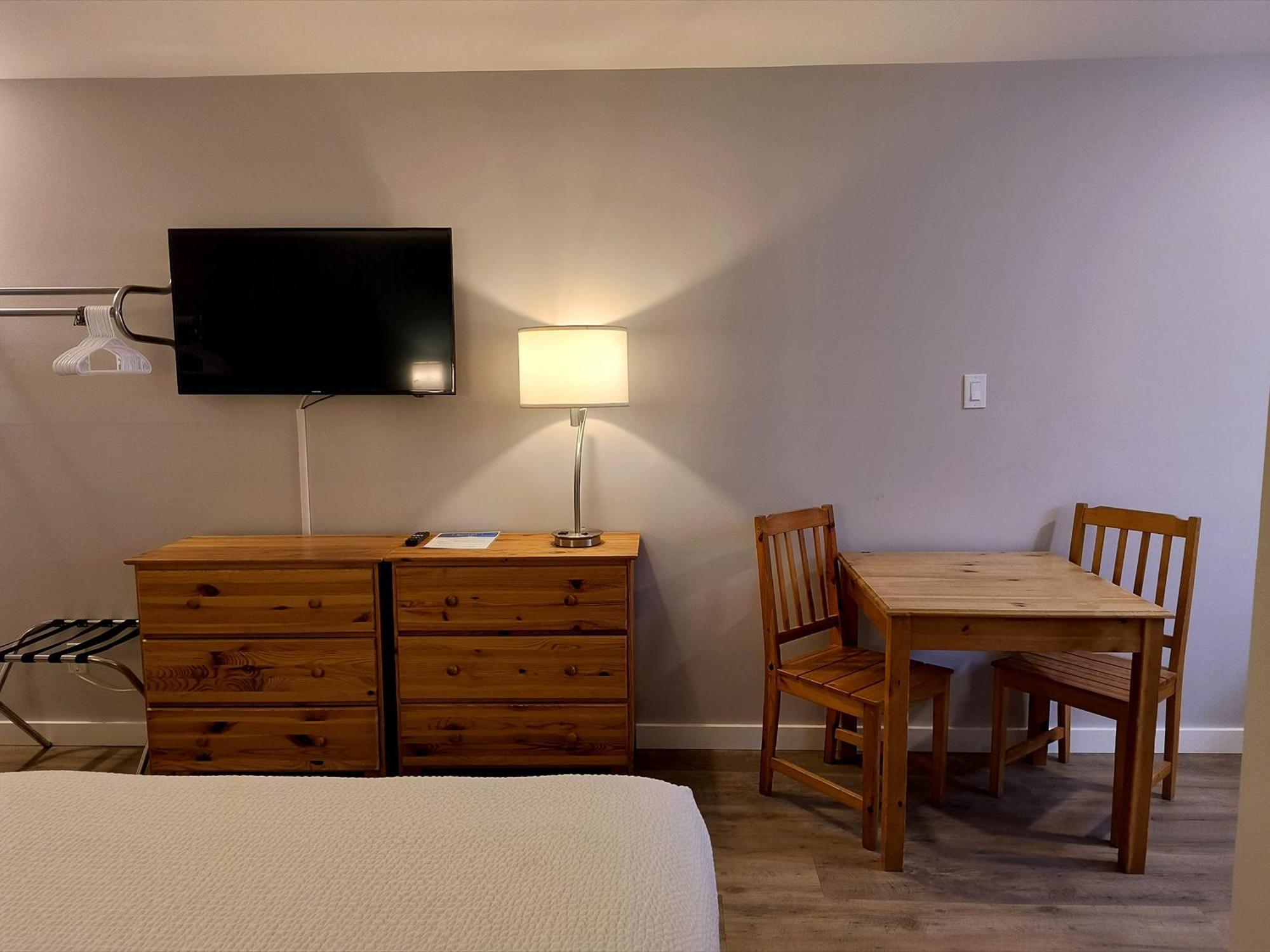 Fireweed Motel Смитерс Экстерьер фото