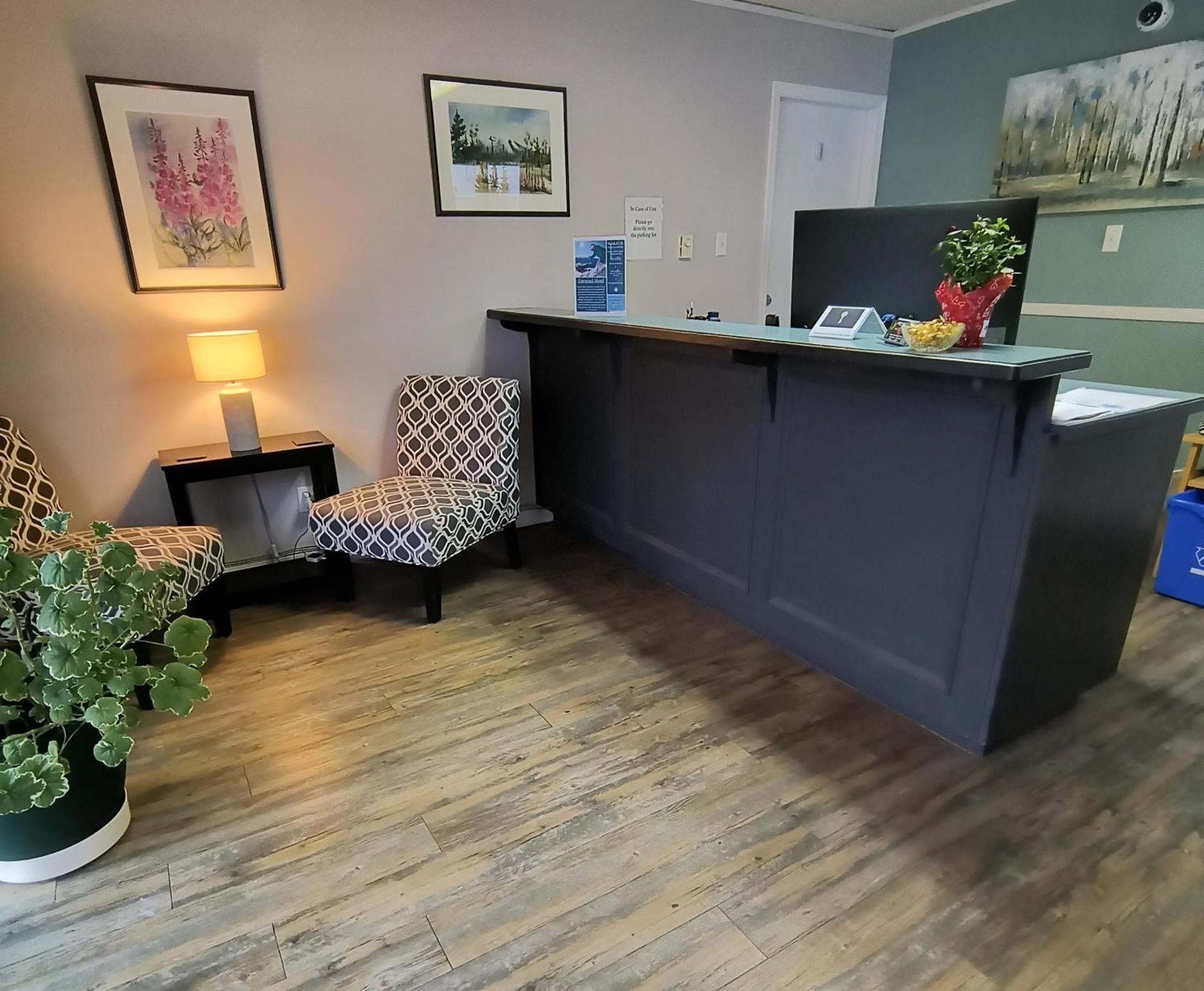 Fireweed Motel Смитерс Экстерьер фото