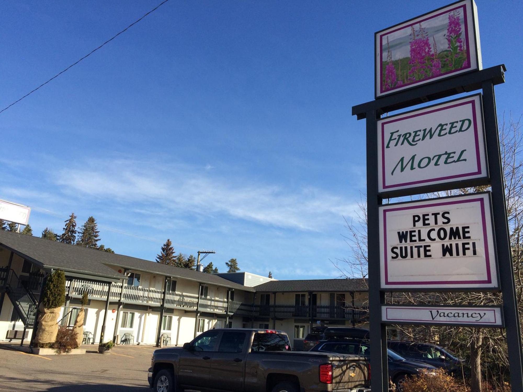 Fireweed Motel Смитерс Экстерьер фото
