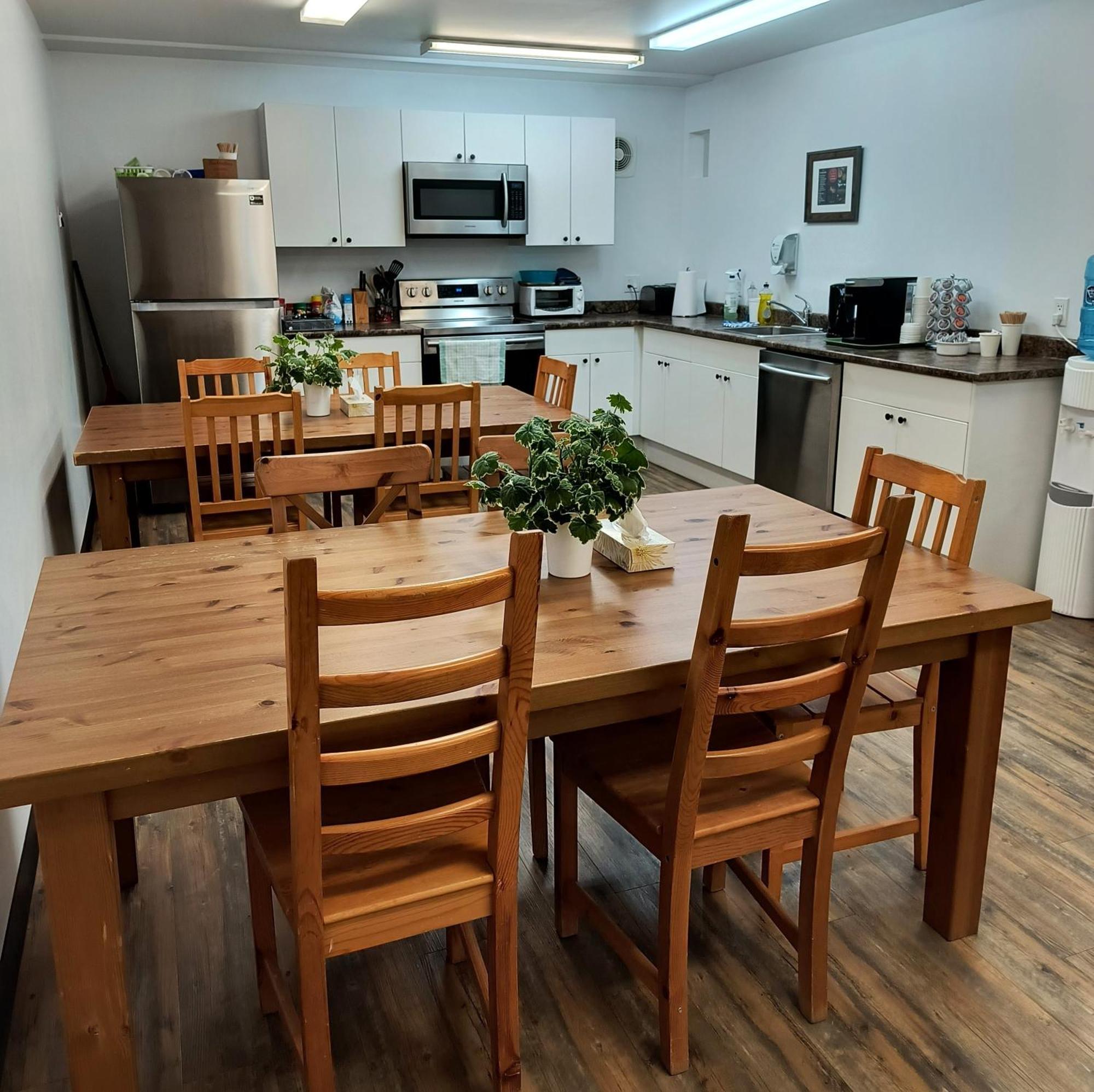Fireweed Motel Смитерс Экстерьер фото