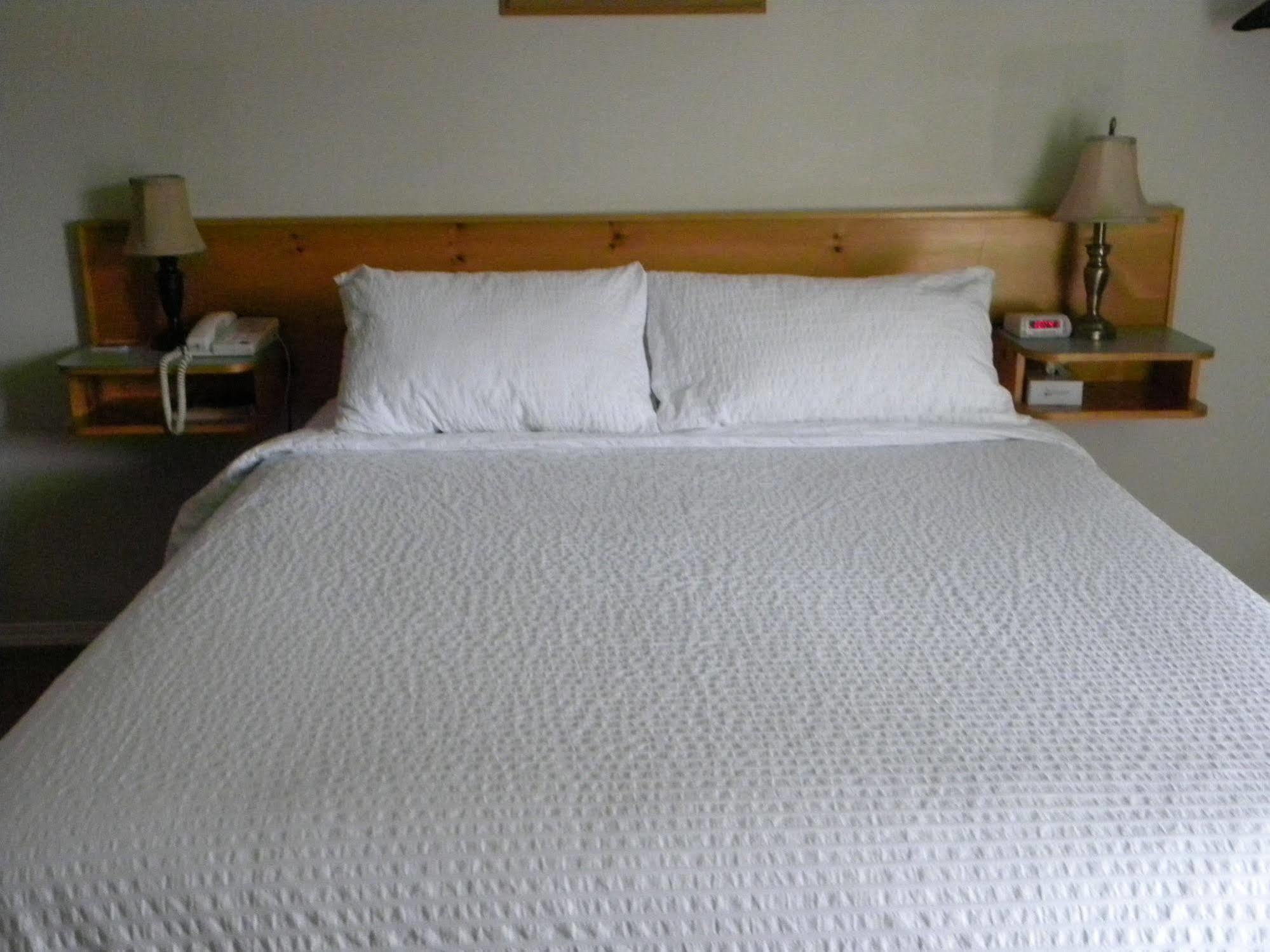 Fireweed Motel Смитерс Экстерьер фото