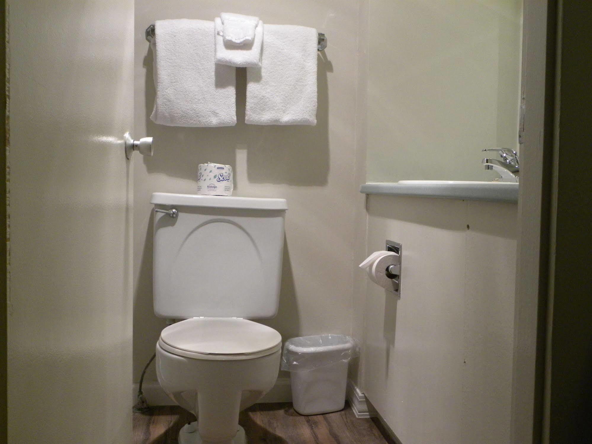 Fireweed Motel Смитерс Экстерьер фото
