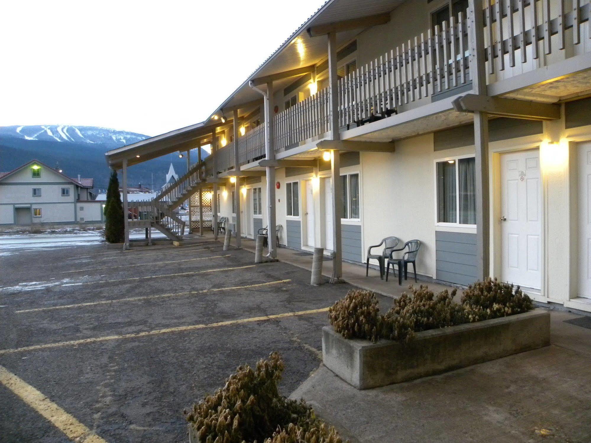 Fireweed Motel Смитерс Экстерьер фото